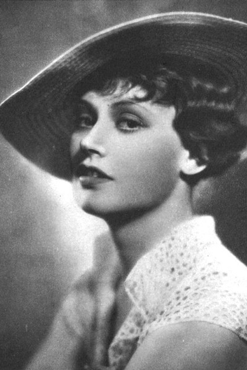 Manja Behrens as Clara