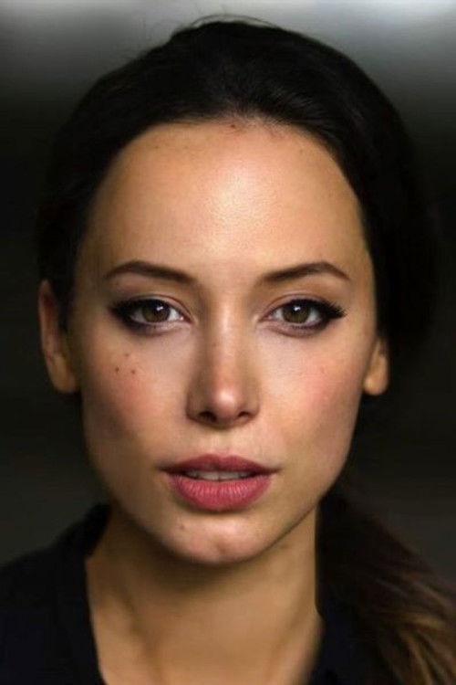 Susanna Dekker as Tatum Fox