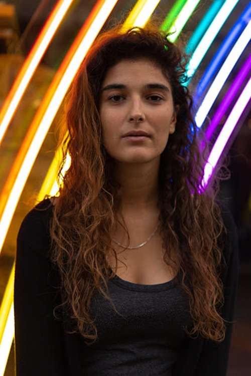 Inas Chanti as Louise the roommate