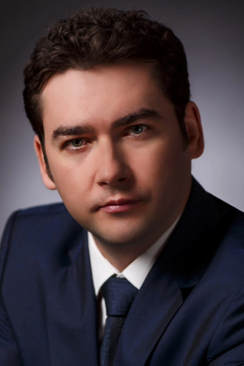 Teodor Ilincai as Macduff