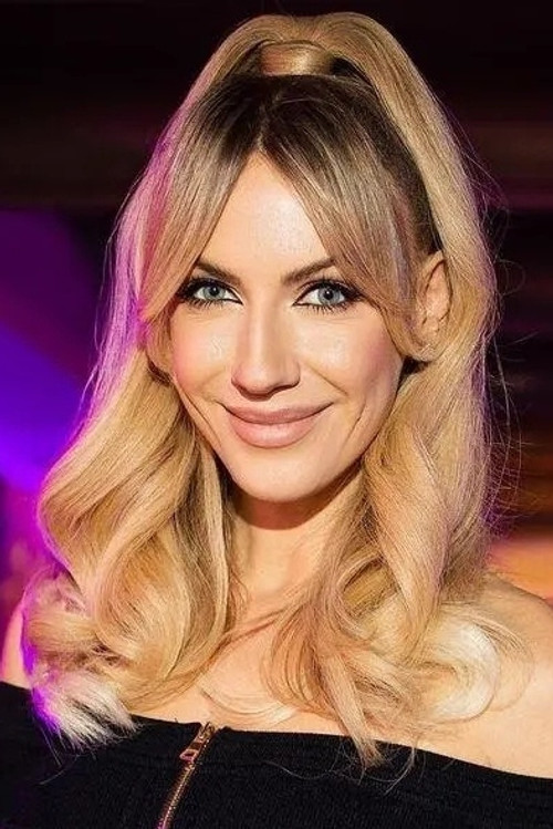 Lesia Nikitiuk as Yana