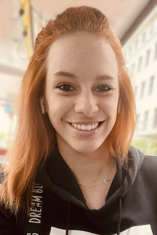 Michaela Bendulová as Ela