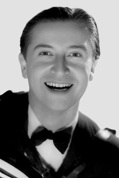 Guido Lorraine as Headwaiter