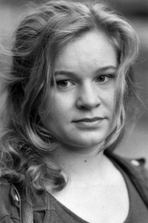 Liv Alsterlund as Pia