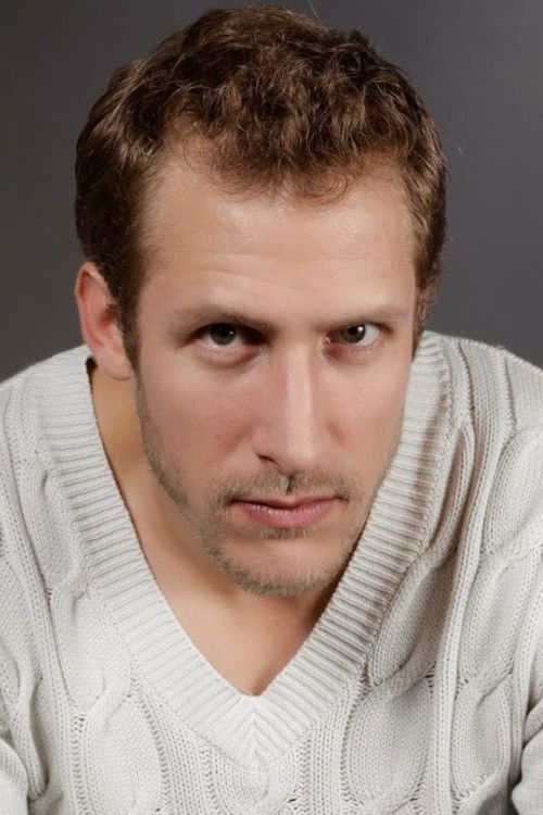 Jonathan Devred as Agent aéroport