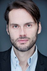 Roberto Hoyas as Alfonso