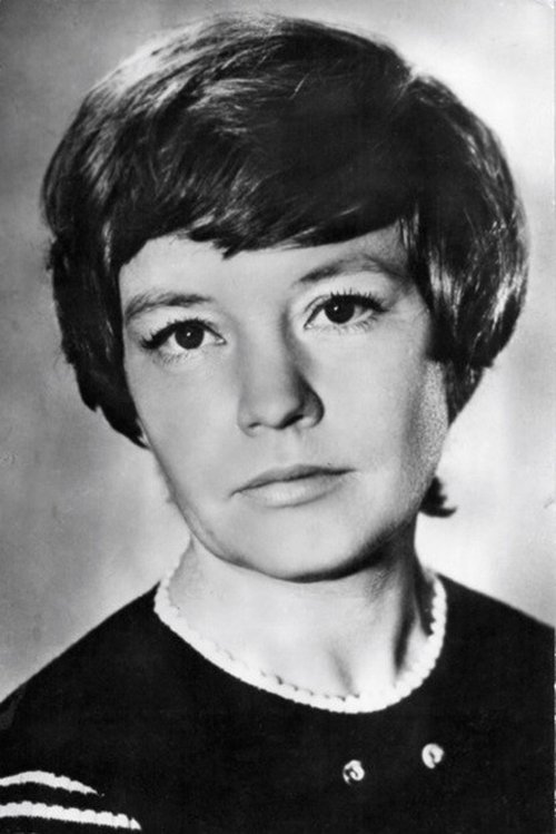 Nina Antonova as Люба