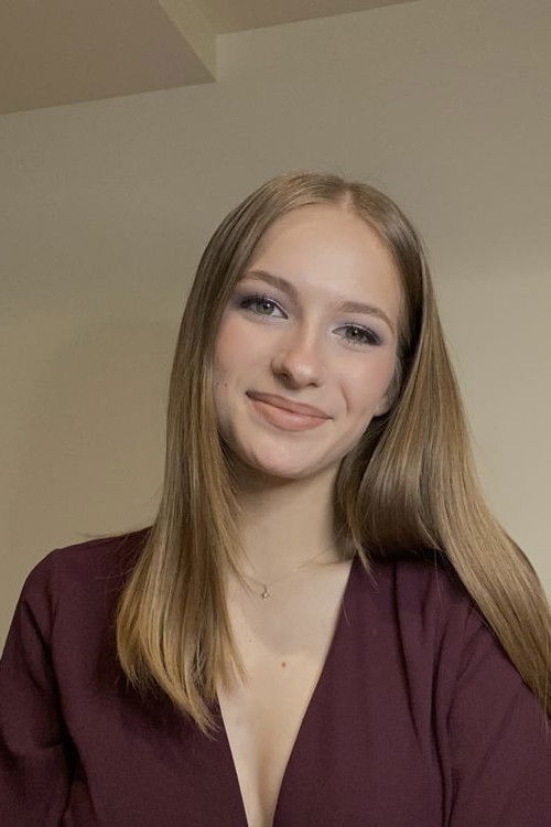 Cordelia Klammer as Szonya