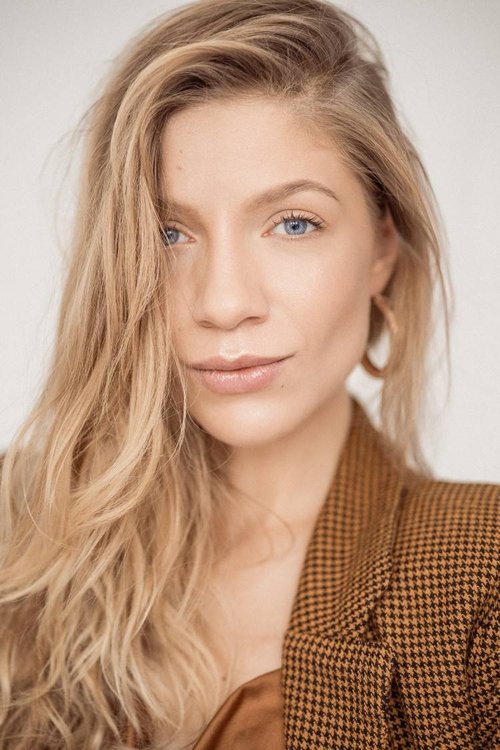 Weronika Lesiak as Roksana