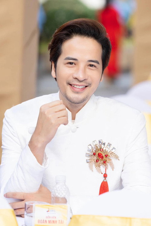 Đoàn Minh Tài as Henry