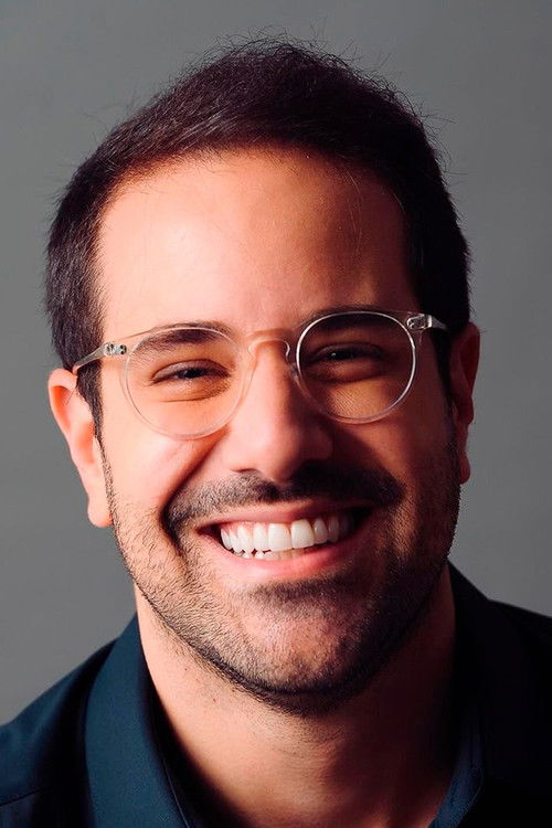 Paulo Mathias as Valentim