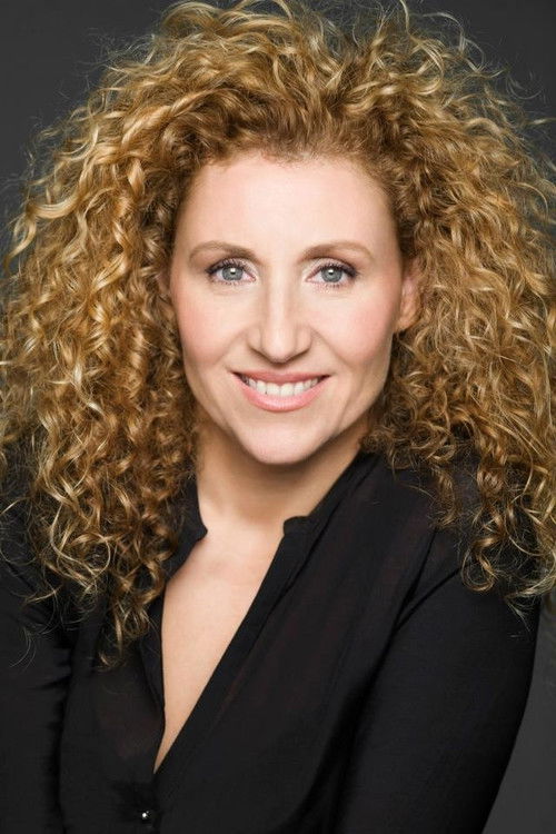 Mónica Vic as Mónica Vic