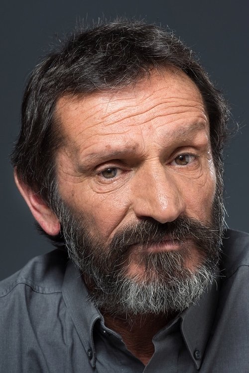 Valdemar Santos as Spectator