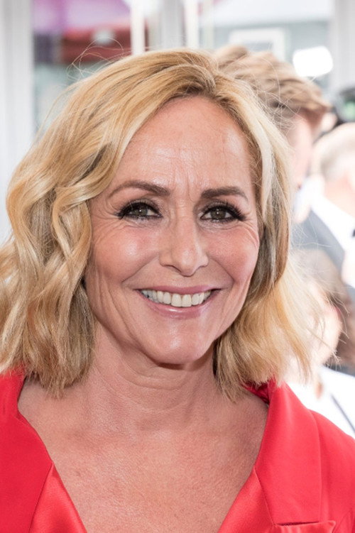 Angela Groothuizen as Moeder Bell