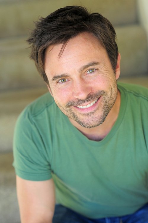 David Holcomb as Leo