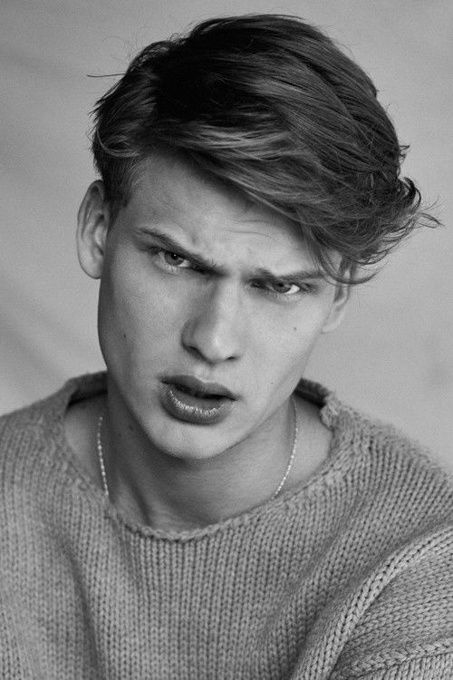 Андрей Купченко as Artyom