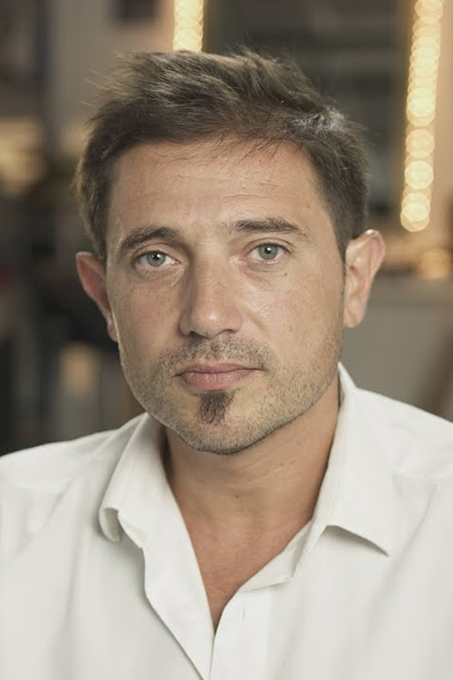 Nicolás Onetti as Detective