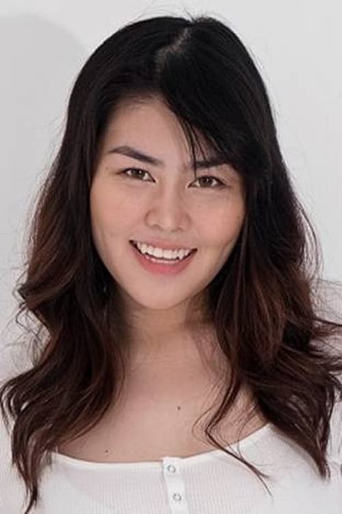 Daniela Carolino as Delia