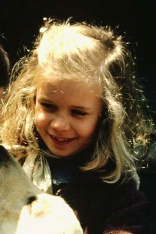 Nikki Creswell as Cassie