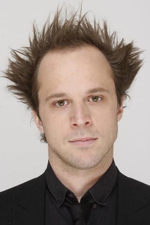 Guillaume Darnault as Les Canards Jr. / Muldor / Les Proumpfs / Papy Fougasse / Monsieur Man / Les Daltonne / Pedro / Lapin du Métro / Edouard / Porkypute / Ptiripou / Rouge Roger / Yu Gi Uno / Vegueta / Le Marchand de sable / James