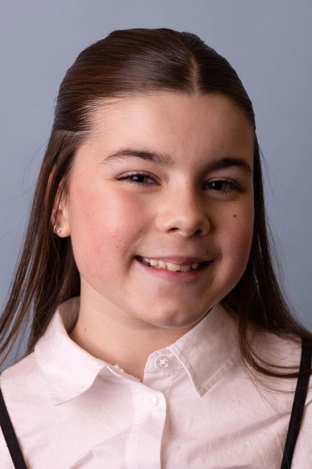 Naoise Kelly as Nell Casey