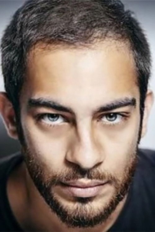 Eilias Changuel as Gilbert / Brigadier / Droïde (voice)