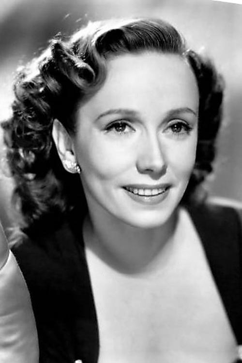 Mila Parély as Carla Rometta, alias Comtessa Forelli