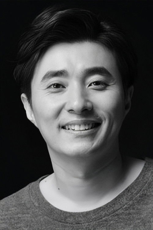 Sung Yeol-seok as Alcohol Receiving Soldier