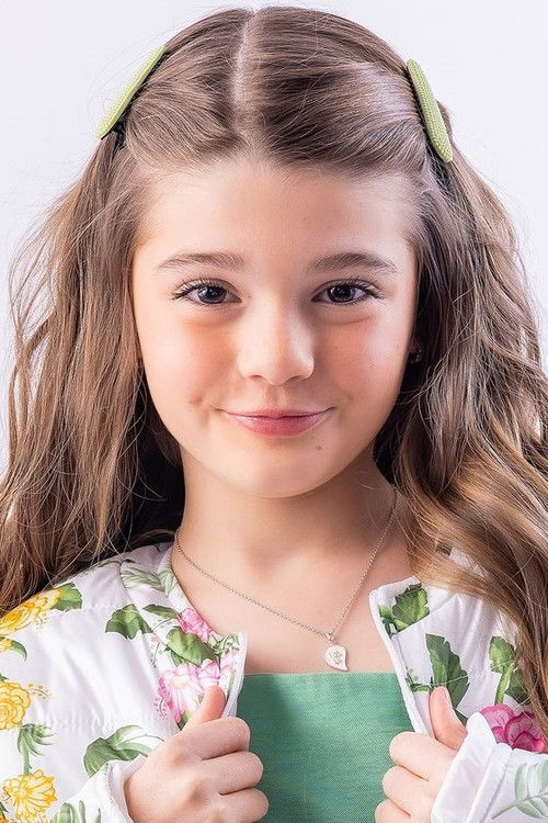 Juju Penido as Lavínia