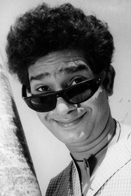 Mohan Choti as Shop Owner