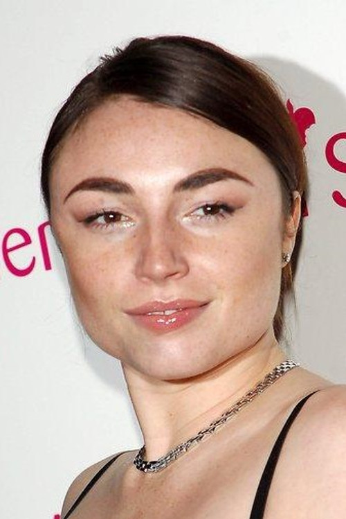 Lois Winstone as Kirsty