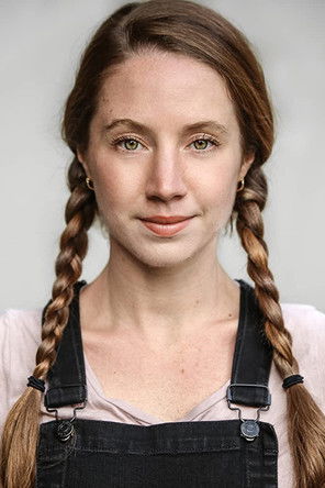 Erin Dellorso as Leslie