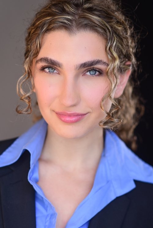 Spencer Lacey Ganus as Teen Elsa (voice)