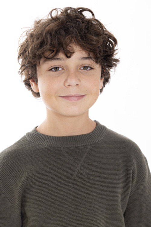 Bruno Morales as Adrián