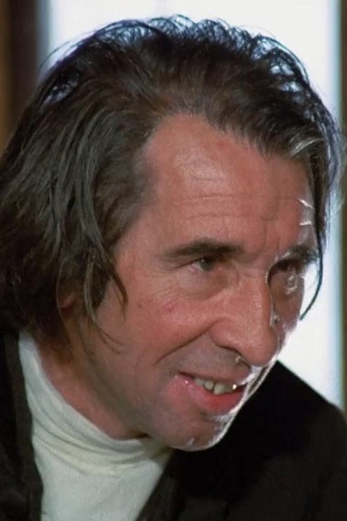 Johannes Buzalski as Torfstecher Hawkes