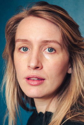 Jela Natius Abildgaard as Simone