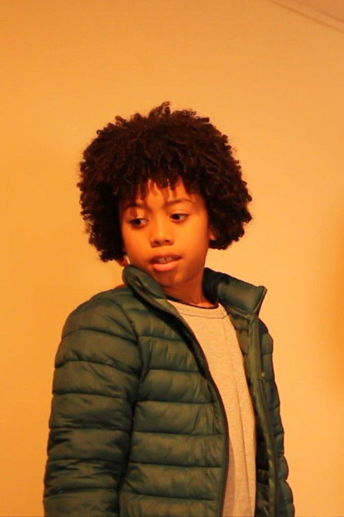 Kauan Cordeiro Macedo as Marcos