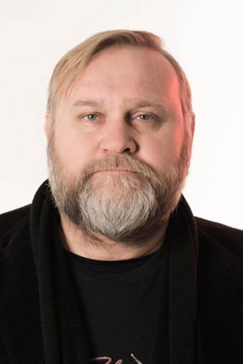 Carlos Kaspar as Prefecto