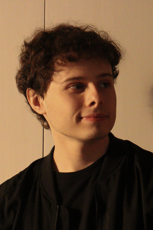 Eduardo Scharlau as Voice