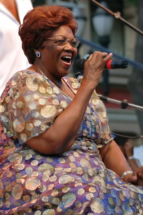 Dona Ivone Lara as Zulmira de Iansã