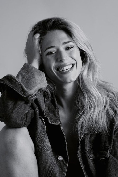 Lydia Ramírez as Runner