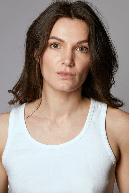 Amélia Colonnello as 