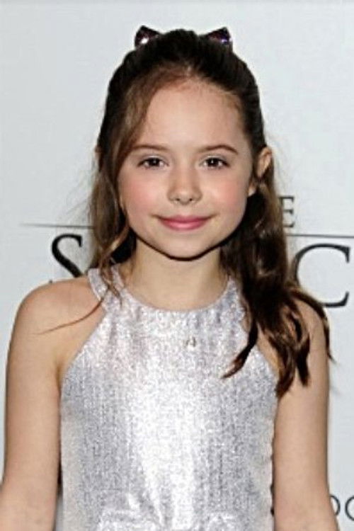 Amélie Eve as Bonnie