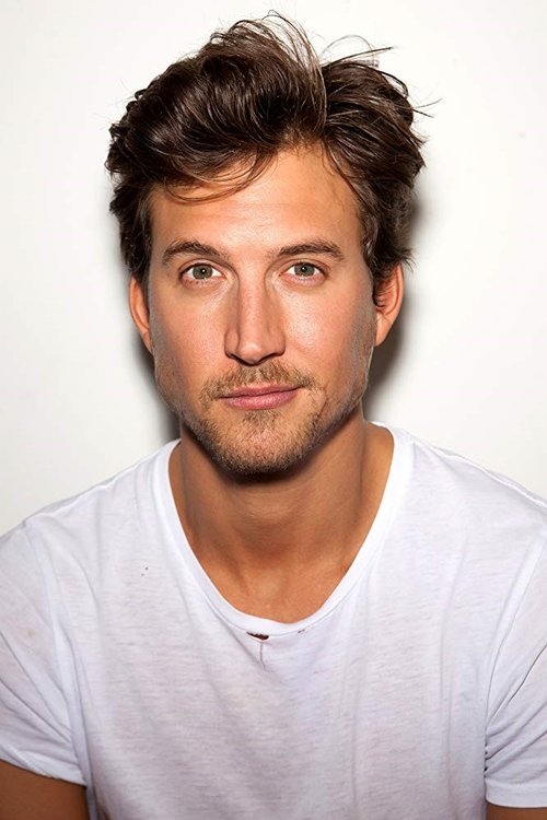 Benjamin Hjelm as Evan