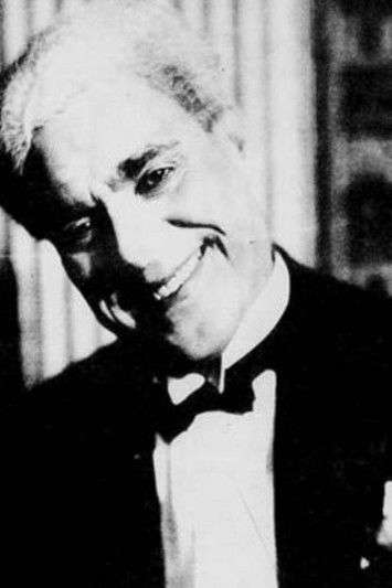 Manuel F. Araujo as Comendador Leitão