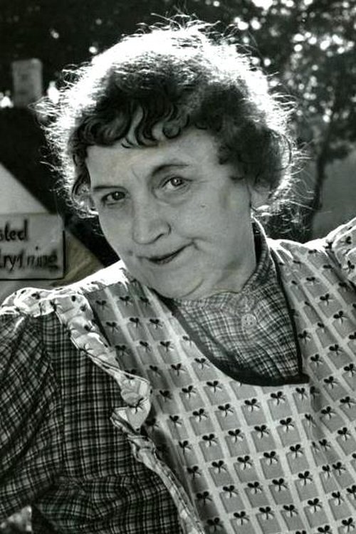 Helga Frier as 