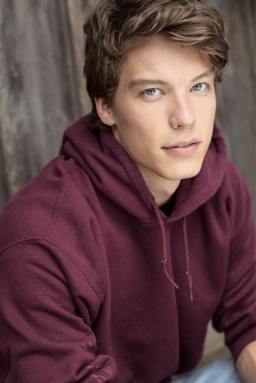 Justin Derickson as Heath Burns