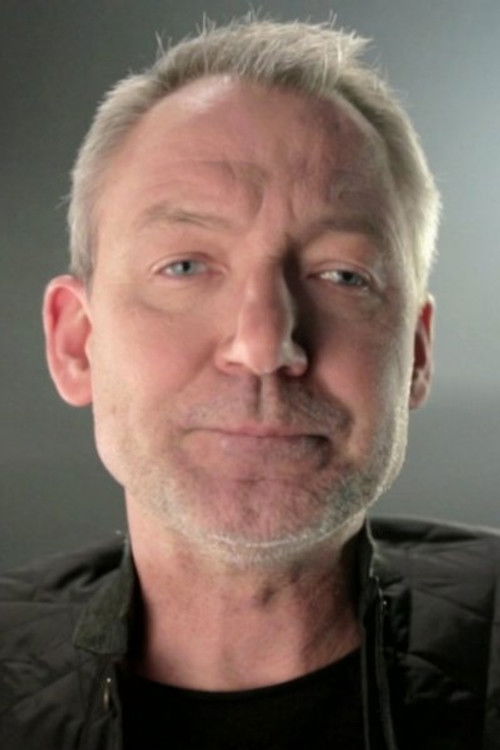 Henrik Queitsch as Sig selv