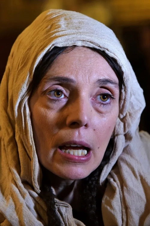 Anita Tóth as Angéla