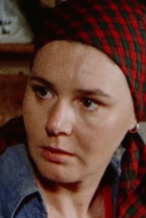 Elizabeth Huddle as Maggie Johns